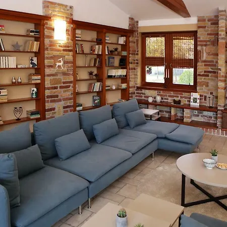 Woodland Villa *