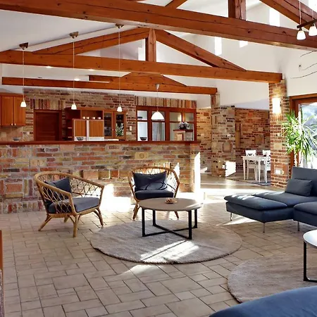 Woodland Villa *